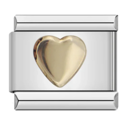 Ce charm italien en acier inoxydable argenté est orné d’un élégant cœur doré au centre, symbole intemporel d’amour et de raffinement. Avec sa finition bicolore soignée, il apporte une touche romantique et chic à votre bracelet. Facile à fixer, il s’adapte parfaitement à nos bracelets composés de 17 maillons extensibles et réglables, convenant à toutes les tailles de poignet.
