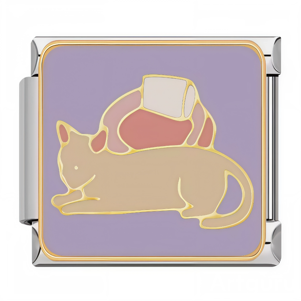 Ce charm italien montre un chat beige couché relax, portant un bandage blanc autour de la patte avec accents rose et violet, sur fond violet apaisant. Parfait pour les gardiens de chats attentionnés qui aiment les motifs mignons et humoristiques sur leur bracelet à charms italien.