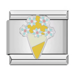 Ce charm italien dépeint une glace jaune cornée couronnée d'un bouquet multicolore de fleurs délicates, mêlant gourmandise et douceur florale. Son esthétique pastel joyeuse en fait un bijou ensoleillé et charmant pour égayer un bracelet à charms italien toute l'année.
