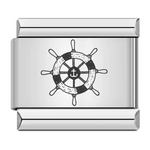 Ce charm italien en acier inoxydable argenté représente un heaume de navire, symbole d’aventure et de voyage maritime. Conçu avec des détails précis et une finition soignée, il allie robustesse et élégance pour un rendu authentique. Facile à fixer, il s’adapte parfaitement à nos bracelets composés de 17 maillons extensibles et réglables, convenant à toutes les tailles de poignet. Compatible avec tous nos charms italiens