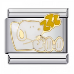 Ce charm italien tout en douceur représente Snoopy endormi, avec l’inscription « Zzz » pour illustrer son moment de repos. Fabriqué en acier inoxydable de haute qualité, il combine durabilité et détails soignés pour un effet à la fois tendre et amusant. Facile à fixer, il s’adapte à nos bracelets composés de 17 maillons extensibles et réglables, convenant à toutes les tailles de poignet. Compatible avec tous nos charms italiens, il apportera une touche cosy et attendrissante à votre collection.