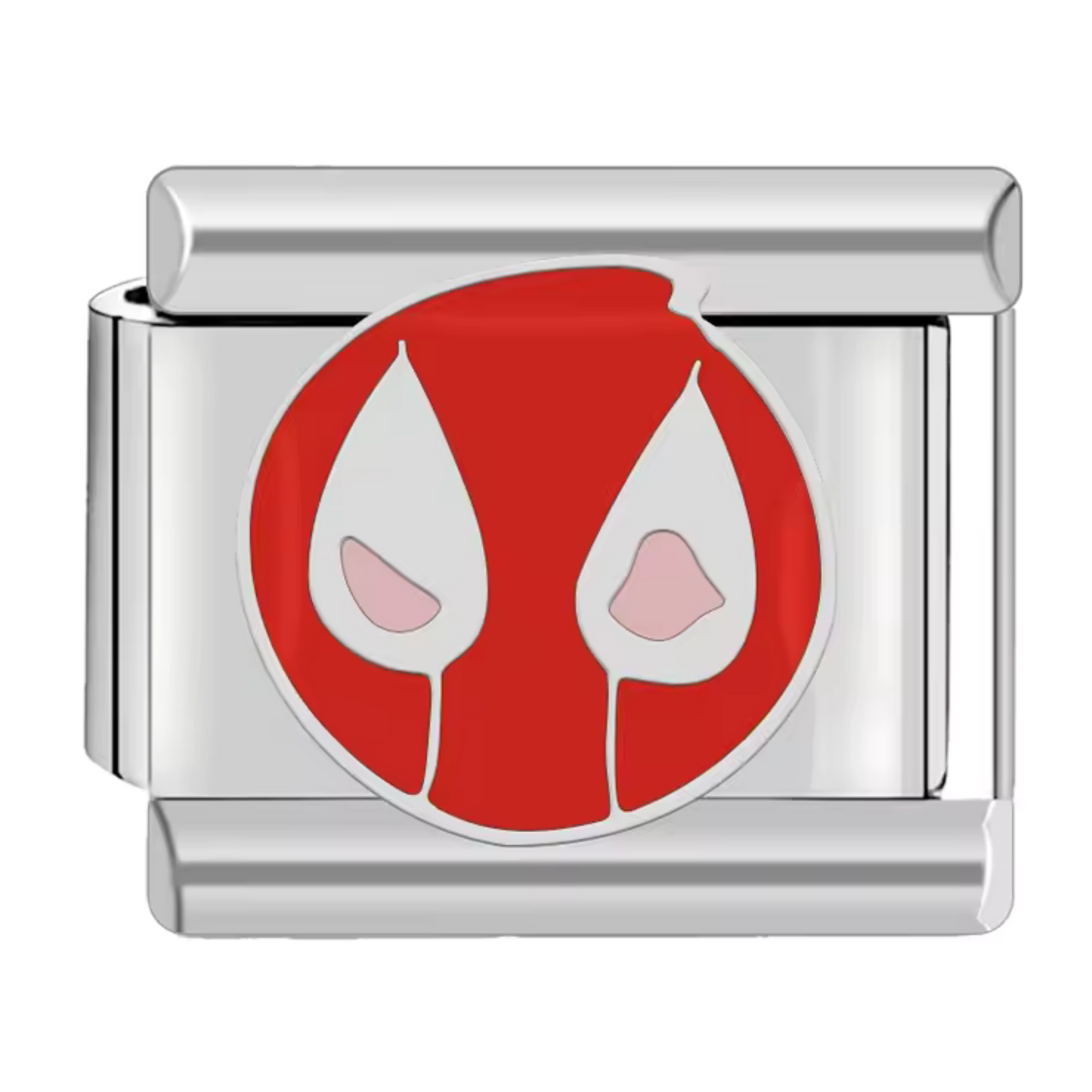 Ce charm italien audacieux représente la tête de Deadpool, héros iconoclaste et plein d’humour. Confectionné en acier inoxydable argenté de haute qualité, il se distingue par ses détails précis et sa finition brillante pour un bijou unique et durable. Facile à fixer, il se glisse parfaitement sur nos bracelets composés de 17 maillons extensibles et réglables, adaptés à tous les poignets. Compatible avec tous nos charms italiens, ce bijou est parfait pour ajouter une touche décalée et pleine de caractère à v
