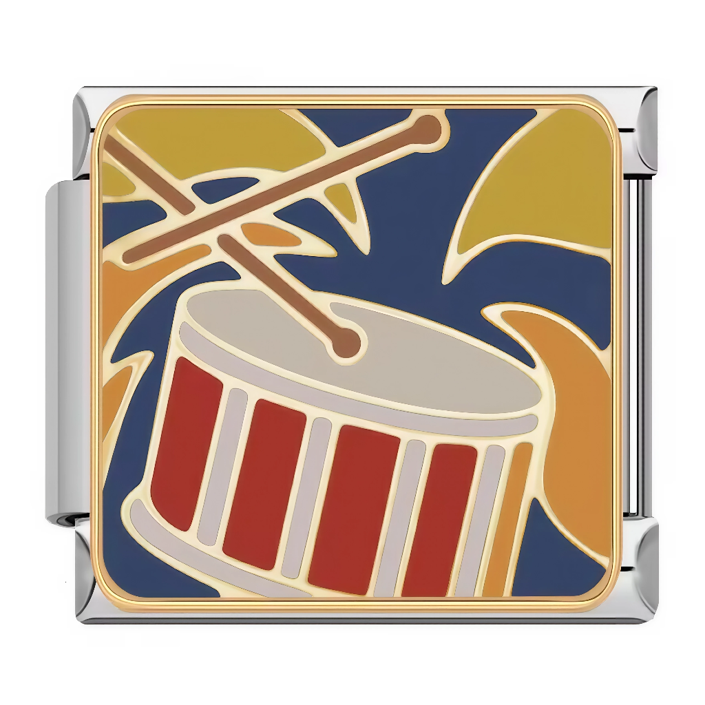 Ce charm italien montre un tambour à fûts rouges avec baguettes en action et motifs feuilles jaunes dynamiques sur fond bleu nuit. Parfait pour les percussionnistes et fans de batterie qui veulent du rythme et de l'énergie sur leur bracelet à charms italien.