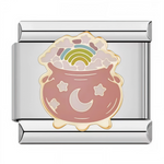 Ce charm italien capture un chaudron enchanté rose rempli de pépites mousseuses débordant d'un arc-en-ciel multicolore, surmonté d'une lune courbée et d'étoiles discrètes pour une vibe magique et féerique. Idéal pour les rêveurs et fans de contes qui veulent distiller chance et couleur sur leur bracelet à charms italien.