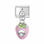 Ce charm italien pendentif présente une fraise rose tendre et brillante, ornée de feuilles vertes cristallines, d'un cœur central percé et d'un cristal étincelant, capturant toute la gourmandise fruitée et joyeuse. Parfait pour les gourmands et fans de motifs kawaii qui veulent sucrer leur bracelet à charms italien d'une touche mignonne et irrésistible.