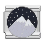 Ce charm italien représente deux&nbsp;montagnes enneigées se détachant sur un ciel nocturne noir parsemé d’étoiles. Il évoque les nuits en altitude, la nature et l’esprit d’aventure, idéal pour les amoureux de montagne sur un bracelet à charms italien.