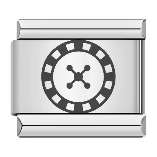 Ce charm italien argenté représente une roulette de casino, symbole de suspense et de chance. Fabriqué en acier inoxydable de haute qualité avec une finition argentée élégante, il combine robustesse et raffinement. Il se fixe aisément à nos bracelets composés de 17 maillons de charms, qui s’étendent et se contractent pour un ajustement parfait à votre poignet. Tous nos charms italiens sont compatibles entre eux, vous permettant de personnaliser votre bijou en ajoutant ou retirant des liens selon vos envies.