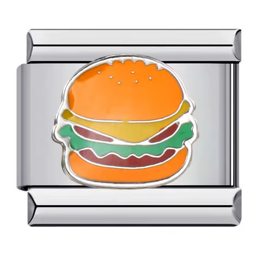 Ce charm italien gourmand représente un burger détaillé, symbole de plaisir et de convivialité. Confectionné en acier inoxydable argenté de haute qualité, il séduit par ses finitions précises et son éclat durable. Facile à fixer, il s’adapte parfaitement à nos bracelets composés de 17 maillons extensibles et réglables, adaptés à tous les poignets. Compatible avec tous nos charms italiens, ce bijou ludique apporte une touche fun et gourmande à votre collection.