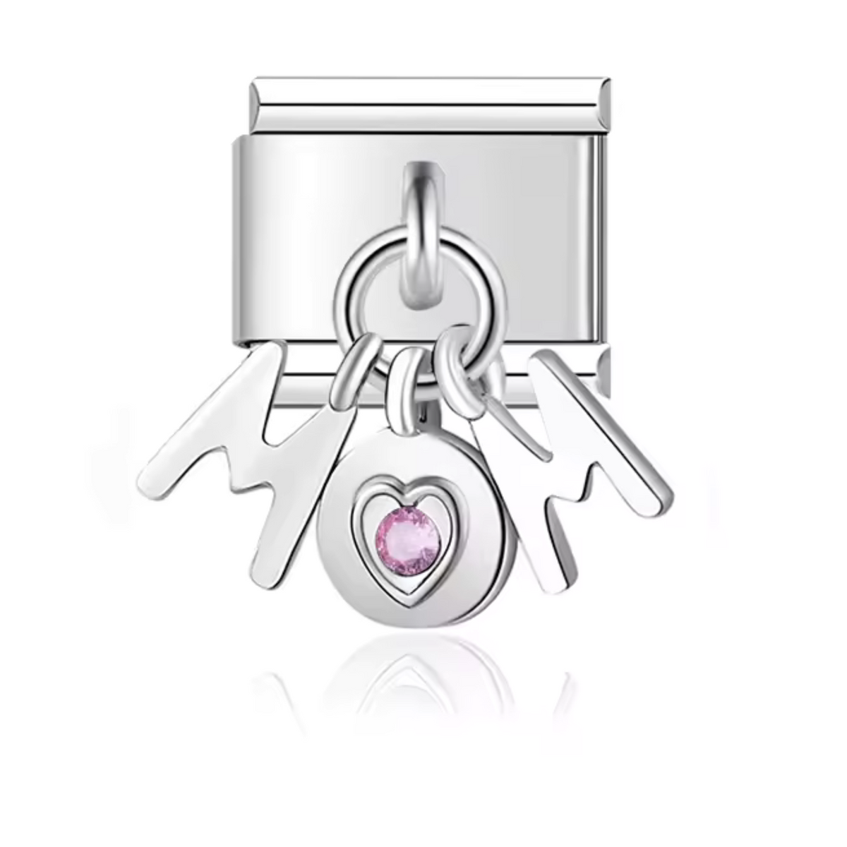 Ce charm pendentif italien en acier inoxydable argenté est gravé du mot “MOM”, avec un petit cœur délicatement inséré dans la lettre “O”. Symbole d’amour et de tendresse, il constitue un cadeau idéal pour célébrer les mamans. Facile à fixer, ce pendentif s’adapte à nos bracelets composés de 17 maillons extensibles et réglables, convenant à toutes les tailles de poignet. Compatible avec tous nos charms italiens, il apportera une touche sentimentale et élégante à votre bijou personnalisé.
