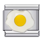 Ce charm italien gourmand représente un œuf au plat délicatement détaillé, symbole de simplicité et de convivialité matinale. Confectionné en acier inoxydable argenté de haute qualité, il séduit par ses finitions soignées et son éclat durable. Facile à fixer, il s’adapte parfaitement à nos bracelets composés de 17 maillons extensibles et réglables, adaptés à tous les poignets. Compatible avec tous nos charms italiens, ce bijou chaleureux apporte une touche ludique et authentique à votre collection.