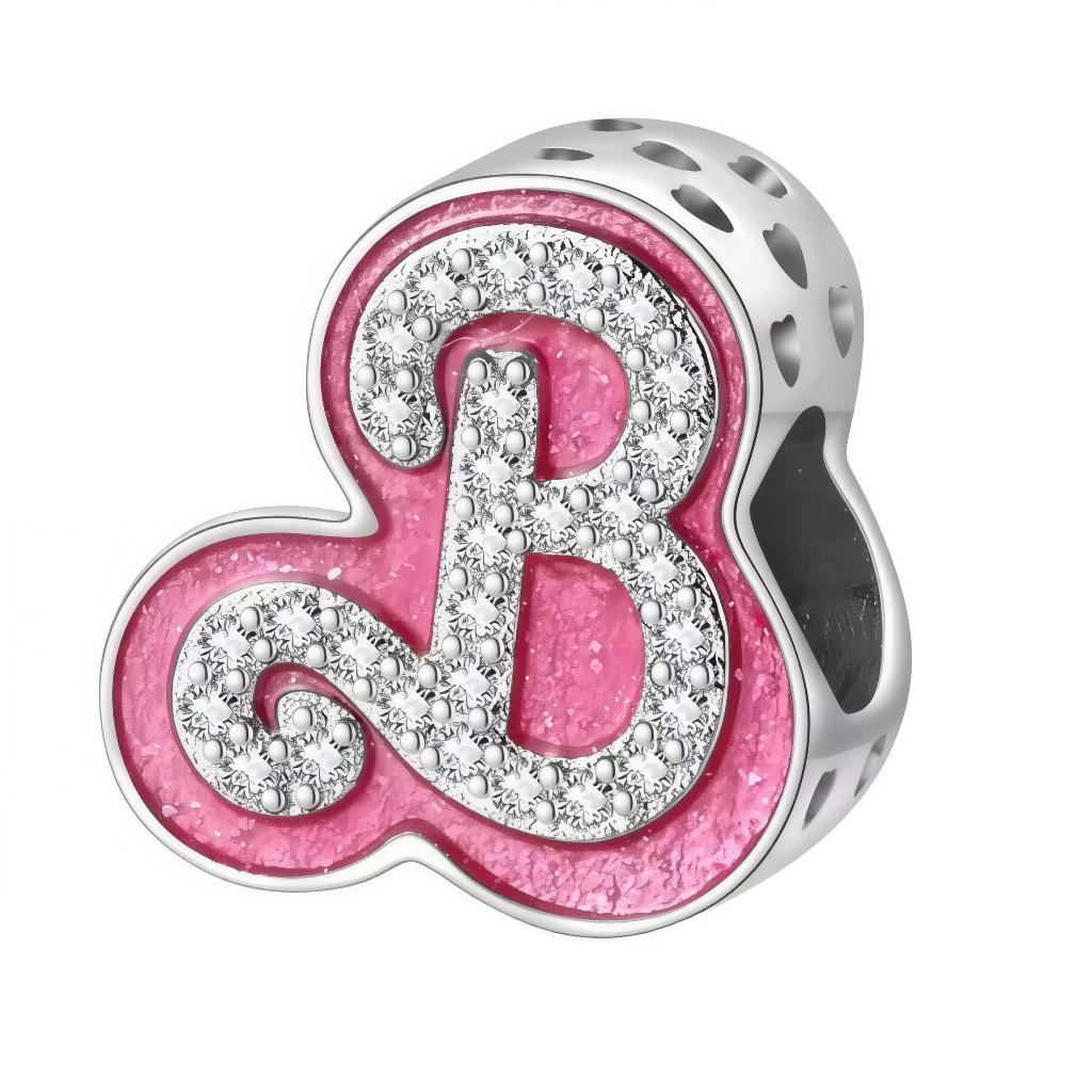 Ce charm pendentif en argent 925 (S925) arbore un « B » stylisé iconique rose fuchsia brillant inspiré Barbie, couronné diamantée. Il symbolise féminité audacieuse, rêve girly et empowerment joyeux.

Caractéristiques :

Matière : Argent 925 (S925) émail rose glossy.
Design : B majuscule cursive élégante, accents cœurs bulles, finition haute brillance.
Compatibilité : Compatible avec les bracelets à charms standards (type Pandora, etc.) et chaînes fines.