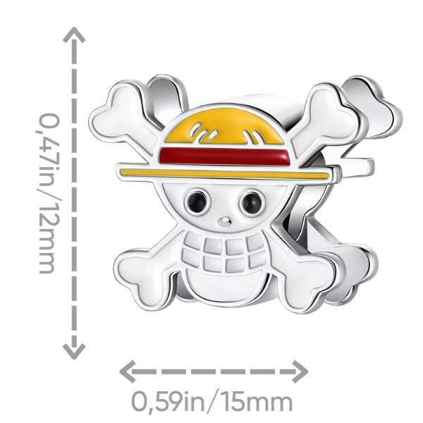 Affichez votre passion pour l’aventure avec ce charm inspiré du célèbre logo de One Piece. En argent 925, il reprend fidèlement le Jolly Roger de Luffy, avec le crâne souriant coiffé d’un chapeau de paille et les os croisés en arrière-plan. Un bijou audacieux pour les vrais pirates de cœur, symbole de liberté, d’amitié et de quête sans fin.