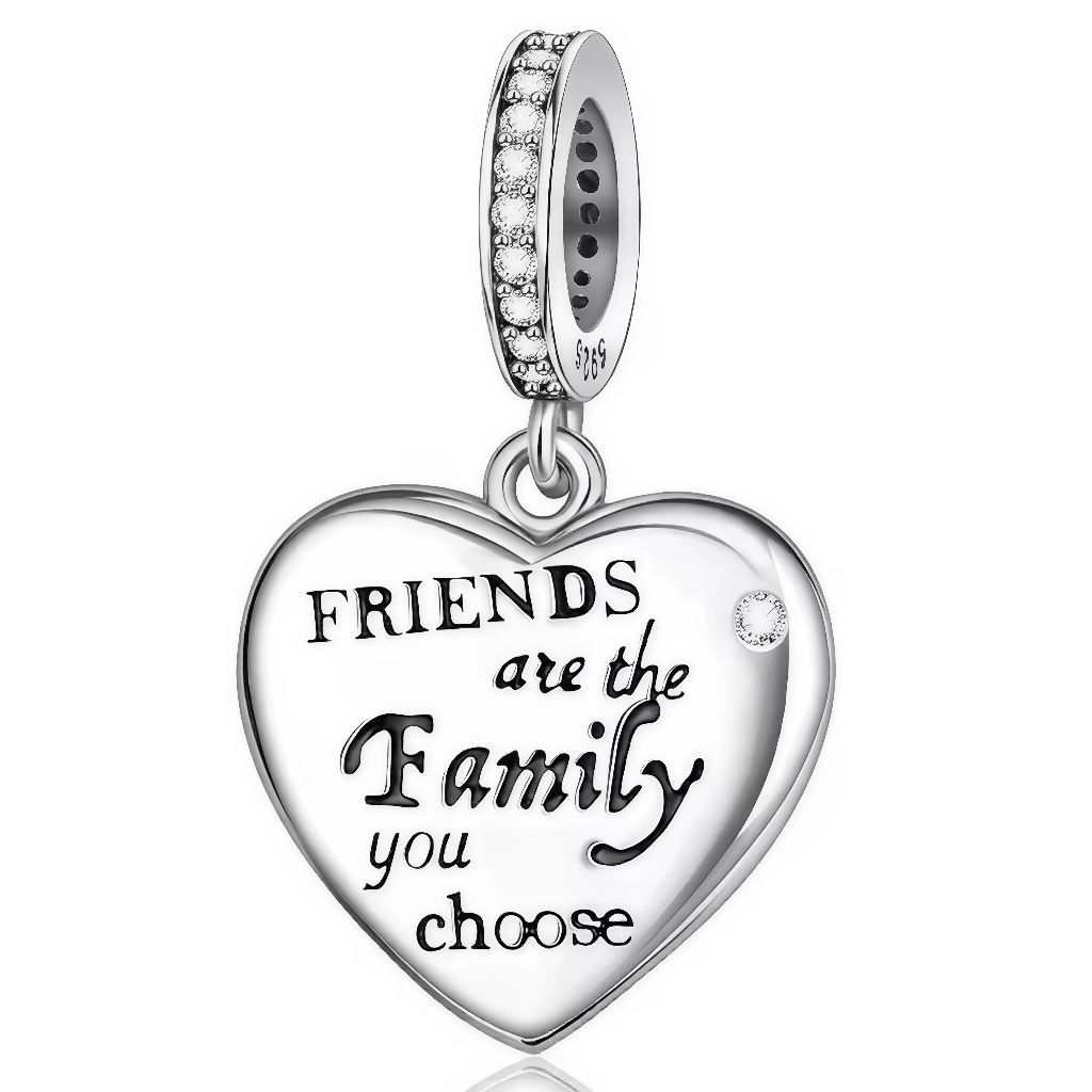 Célébrez les liens précieux de l’amitié avec ce charm médaillon gravé de l’inscription "Friends are the family you choose". Un bijou symbolique et émouvant, parfait pour rappeler que les vrais amis sont ceux qui occupent une place unique dans notre cœur.
