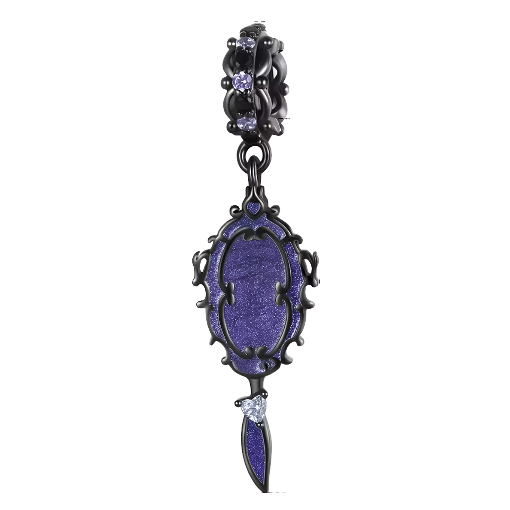 Plongez dans l'univers mystérieux de Blanche-Neige avec ce charm en argent 925 représentant le miroir magique de la Méchante Reine. Symbole de pouvoir, de vanité et de sorcellerie, ce bijou captivant ajoutera une touche de mystère et de magie noire à votre collection, rendant hommage à l’un des objets les plus emblématiques du conte.