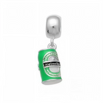 Ce charm pendentif&nbsp;fun&nbsp;et décalé représente une canette de bière verte inspirée du célèbre design Heineken, en émail vert vif avec détails blancs et bandeau noir contrasté, montée en 3D pour un effet ultra réaliste. La petite canette légèrement bombée est suspendue à un anneau lisse en argent sterling 925 poli, compatible bracelets à charms européens, pour se balancer à chaque mouvement et rappeler apéros, festivals et soirées entre amis. Poinçonné S925, ce bijou est durable et hypoallergénique, i