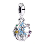 Charm pendentif élégant représentant un château de conte de fées, avec des détails scintillants et des pierres colorées qui lui donnent un rendu féerique. Son design raffiné évoque la magie des univers Disney et apporte une touche lumineuse à votre bracelet.

Caractéristiques :

- Matière : Argent 925.
- Design : Château stylisé avec détails colorés et pierres serties.
- Style : Féerique, élégant et iconique.
- Symbolique : Rêve, magie, bonheur et univers Disney.µ
- Compatibilité : Charm pendentif compatibl