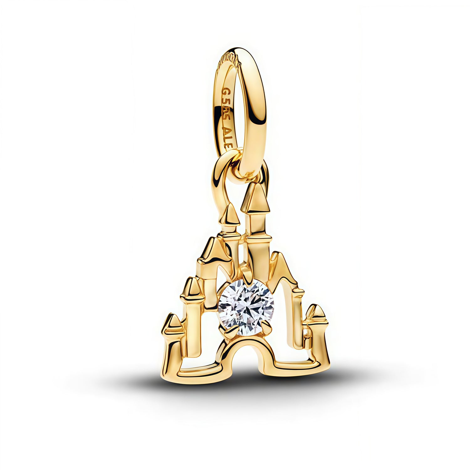 Apporte une touche magique et féerique à ton bracelet avec ce charm château Disney doré. Son design inspiré du château emblématique de Disney évoque les rêves, la magie et l’univers des contes de fées, tout en ajoutant une note lumineuse et élégante à ta collection. Un bijou symbolique et raffiné, parfait pour les amoureux de Disney et des accessoires enchanteurs.

Caractéristiques :

-&nbsp;Matière : Argent 925 doré.
-&nbsp;Design : Château Disney doré avec finition brillante et détails soignés.
-&nbsp;Dim