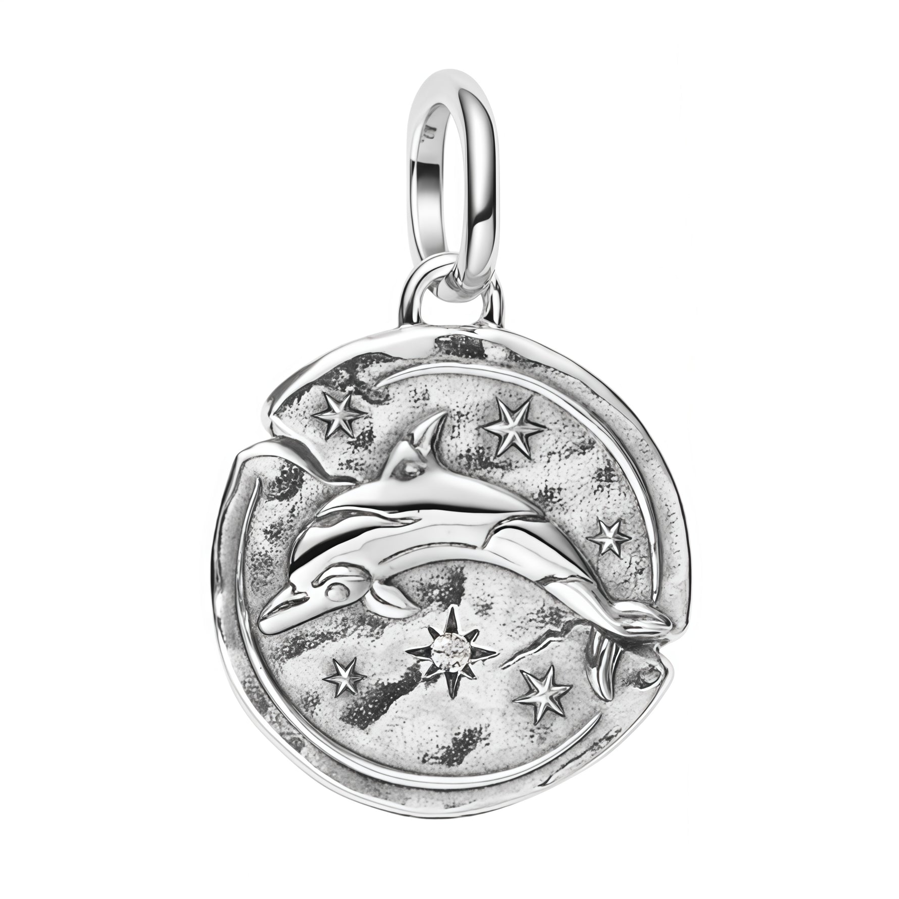Charm pendentif élégant représentant un dauphin nageant dans un décor céleste, avec des étoiles gravées et une finition argentée raffinée. Son design poétique et harmonieux apporte une touche marine et lumineuse à votre bracelet.

Caractéristiques :

- Matière : Argent 925.
- Design : Dauphin stylisé avec motifs d’étoiles et finition texturée.
- Style : Marin, élégant et apaisant.
- Symbolique : Liberté, joie, harmonie et énergie positive.
- Compatibilité : Charm pendentif compatible avec bracelets et colli