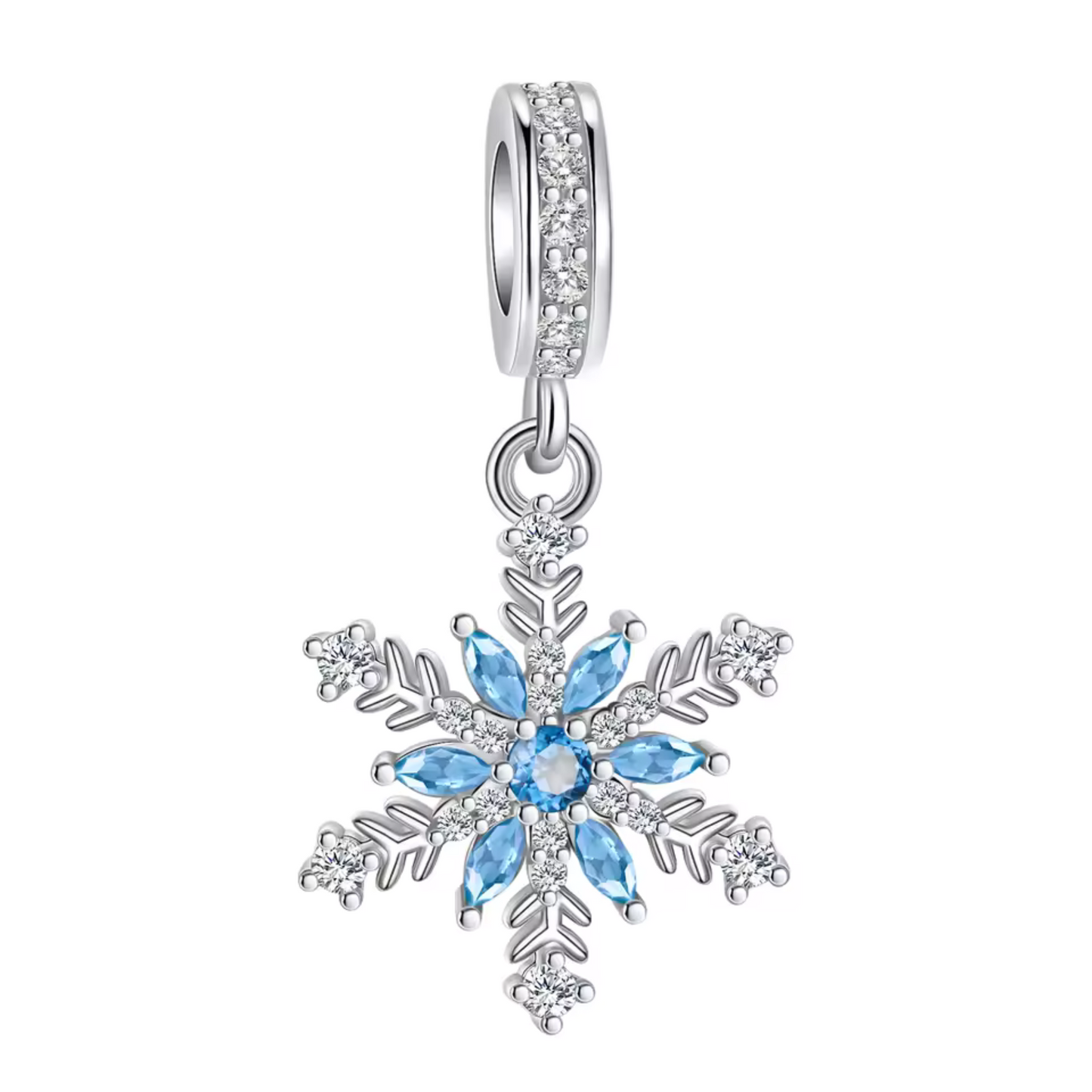 Ajoutez une touche de magie hivernale à votre collection avec ce charm Flocon de Neige Version 3. Fabriqué en métal argenté avec des détails raffinés et une finition scintillante, ce charm capture la beauté et l'élégance d'un flocon de neige délicat, symbolisant la pureté et la sérénité de l'hiver. Chaque branche est finement travaillée, offrant une texture unique qui reflète la lumière d'une manière enchanteresse. Compatible avec les bracelets Pandora, ce charm apportera une note douce et hivernale à votre
