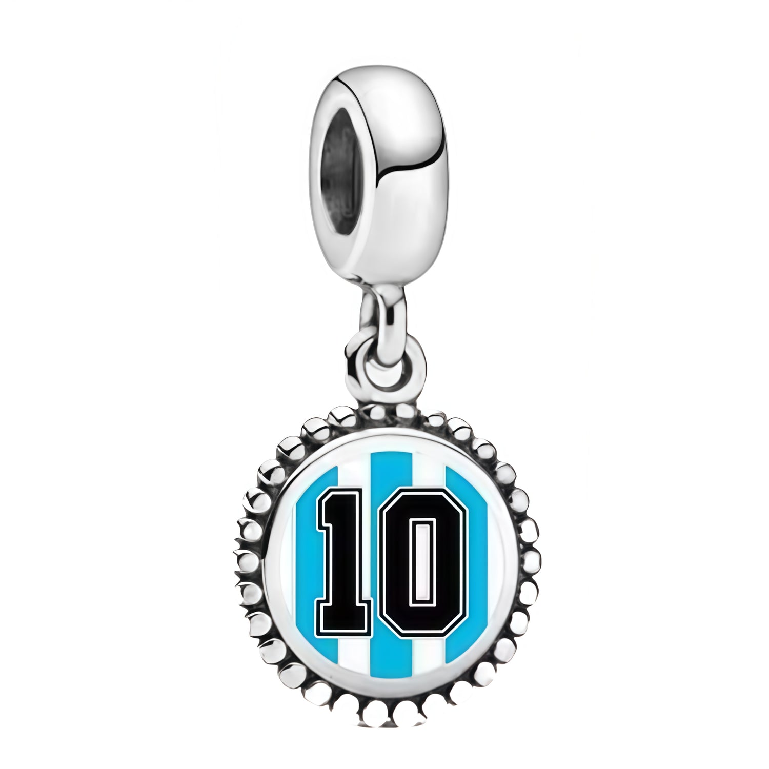 Apporte une touche sportive et fière à ton bracelet avec ce charm pendentif football Argentine. Inspiré de l’univers du football, ce bijou met en valeur un maillot aux couleurs bleu et blanc associé à un ballon, pour un rendu dynamique et symbolique. Un charm original et plein d’énergie, parfait pour les fans de football et de l’Argentine.

Caractéristiques :

- Matière : Argent 925.
- Design : Maillot de football argentin et ballon en version pendentif.
- Dimensions : Taille délicate et confortable à porte