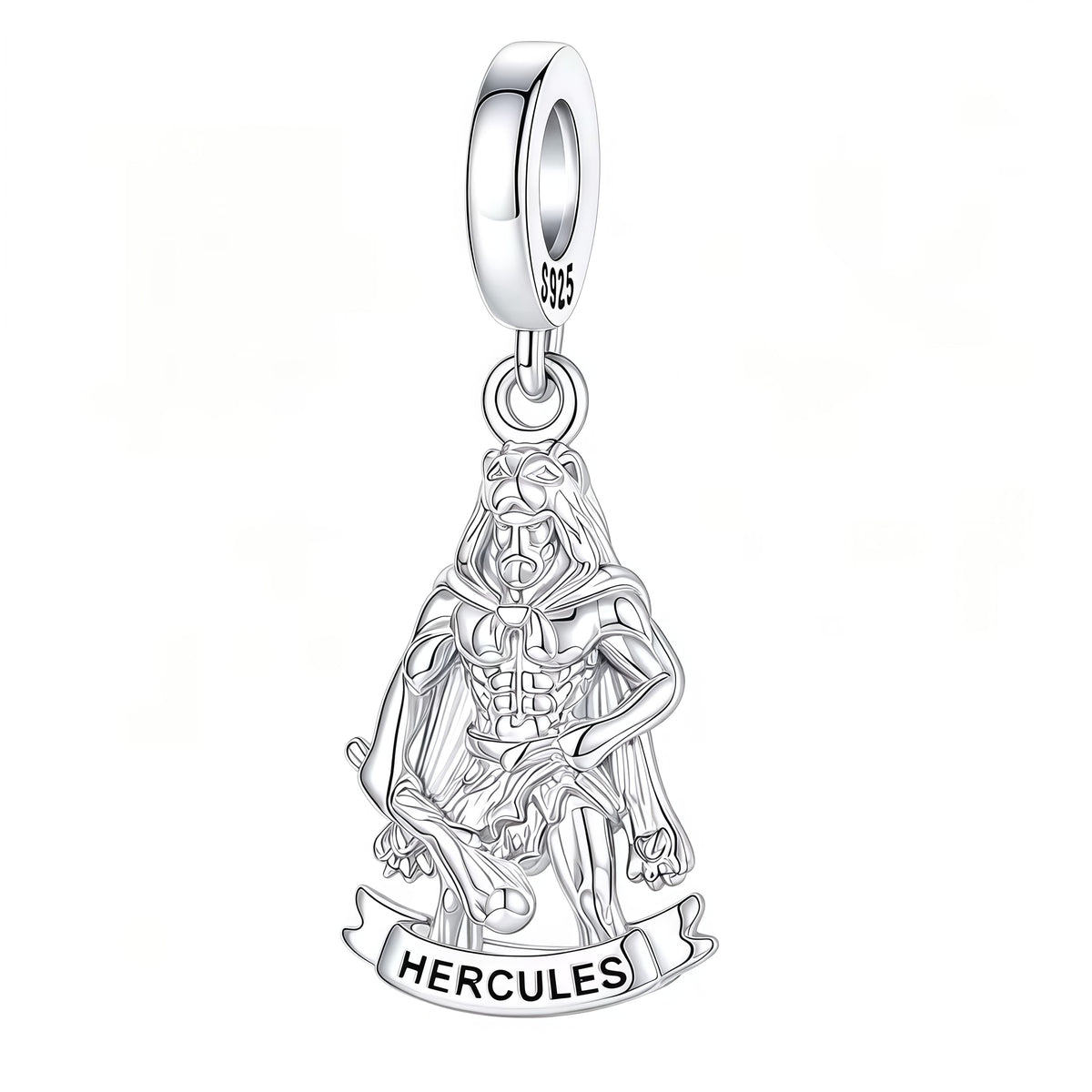 Charm pendentif puissant représentant Hercule, inspiré du célèbre héros de la mythologie grecque. Finement travaillé en argent 925, il le représente avec sa cape, sa massue et sa silhouette imposante, accompagné du nom « HERCULES » sur un petit bandeau. Un bijou original et symbolique pour les amateurs de mythologie et de légendes.

Caractéristiques :

- Matière : Argent 925.
- Design : Hercule avec sa massue, sa cape et l’inscription « HERCULES ».
- Style : Mythologique, puissant, détaillé et intemporel.
-