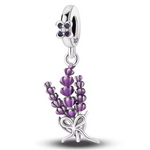 Apportez un parfum de tranquillité à votre collection avec ce charm lavande.
Symbole de calme et de relaxation, ce charm délicatement sculpté représente la lavande, une fleur appréciée pour sa beauté et ses propriétés apaisantes. Un bijou parfait pour ceux qui cherchent à apporter une touche de sérénité à leur quotidien, ou pour offrir un cadeau inspiré par la nature et la douceur.