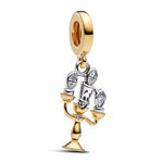 Apporte une touche chaleureuse et élégante à ton bracelet avec ce charm Lumière. Inspiré de La Belle et la Bête, ce bijou met en valeur le célèbre candelabre avec un design raffiné, des détails lumineux et une allure pleine de charme. Un charm original et collector, parfait pour les fans de Disney et des pièces pleines de personnalité.

Caractéristiques :

- Matière : Argent 925.
- Design : Lumière en version charm, avec finitions soignées.
- Dimensions : Taille délicate et confortable à porter.
- Style : B
