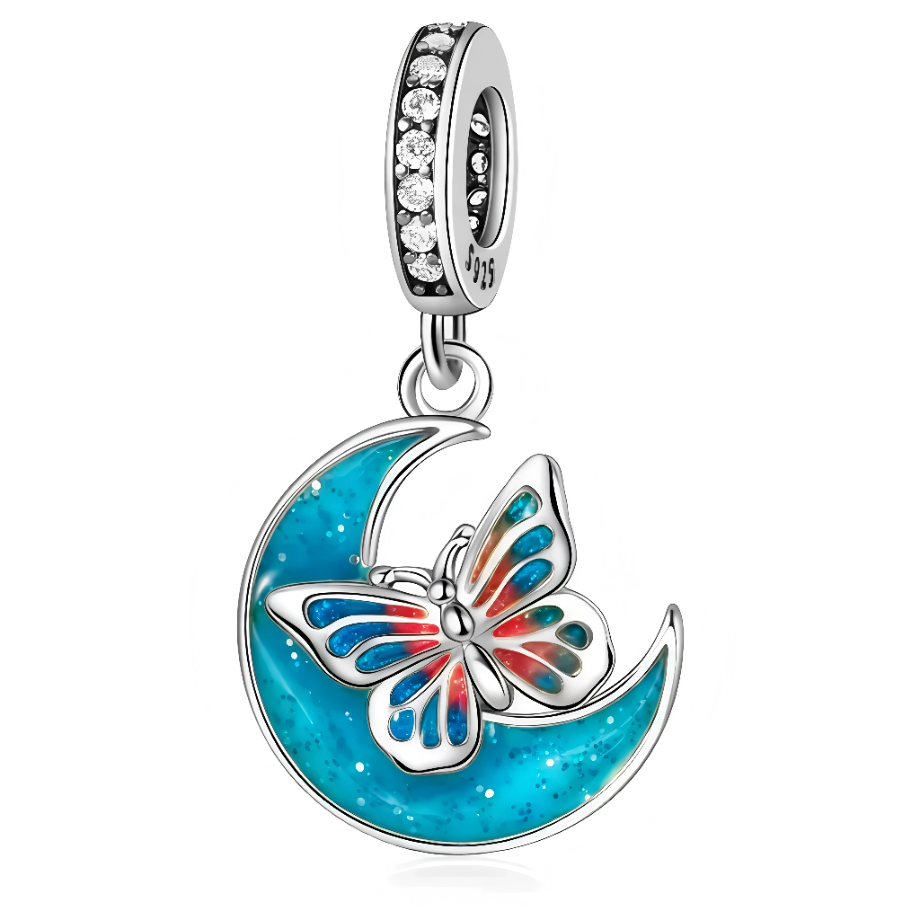Apportez une touche céleste et intemporelle à votre collection avec ce charm pendentif en alliage argenté, représentant une lune délicatement travaillée. Un bijou raffiné et poétique, idéal pour sublimer vos tenues avec élégance.
