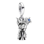 Apporte une touche sombre et majestueuse à ton bracelet avec ce charm pendentif Maléfique. Inspiré de l’univers Disney, ce bijou en argent 925 met en valeur la célèbre méchante dans un design élégant et puissant, symbole de mystère, de force et de charisme. Un charm original et raffiné, parfait pour les amateurs de personnages emblématiques et de bijoux de caractère.

Caractéristiques :

- Matière : Argent 925.
- Design : Maléfique en pendentif avec finitions soignées.
- Dimensions : Taille délicate et conf