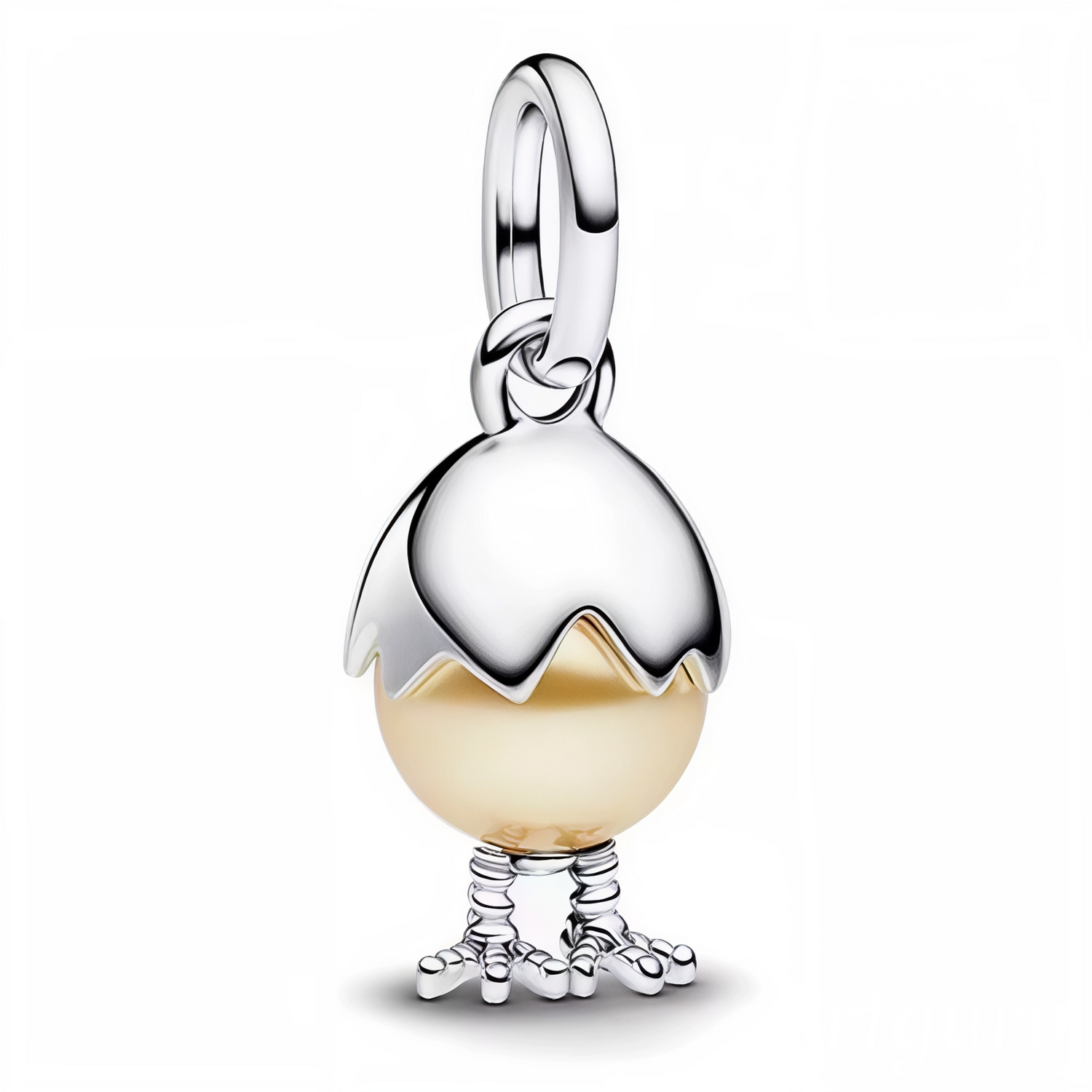 Apportez une touche de douceur et de fantaisie à votre bracelet avec ce charm représentant un adorable poussin sortant de sa coquille ! Réalisé en Argent 925 (S925), ce bijou combine une coquille argentée brillante et une petite boule jaune nacrée, posée sur des pattes minutieusement sculptées. Son design mignon et ludique égaye toutes les collections, parfait en cadeau pour un(e) passionné(e) d’animaux ou pour célébrer l’arrivée du printemps.
