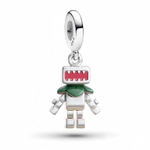 Ajoutez une touche d’audace et de fantaisie à votre collection avec ce charm pendentif en argent 925 représentant une plante monstre au style robotique. Son corps géométrique argenté contraste joliment avec ses feuilles vertes et sa bouche rose à dents pointues, lui donnant un look aussi mignon qu’un peu sauvage. Un bijou original et décalé, parfait pour celles et ceux qui aiment sortir des sentiers battus.