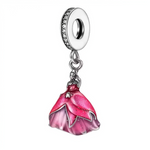 Entre dans un univers féerique avec ce charm en argent sterling 925 représentant une princesse élégante inspirée de Tiana, sublimée par une magnifique robe rose scintillante. Son allure gracieuse et ses détails raffinés capturent la magie des contes, apportant une touche royale et lumineuse à ton bracelet. Un bijou enchanteur qui célèbre les rêves, la détermination et la beauté intérieure.

Caractéristiques :

- Matière : Argent 925.
- Design : Princesse en robe rose détaillée, finition brillante et élégant
