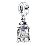 Apporte une touche galactique et attachante à ton bracelet avec ce charm pendentif R2-D2. Inspiré de l’univers Star Wars, ce bijou met en valeur le célèbre droïde avec un design détaillé, des couleurs emblématiques et une finition soignée. Un pendentif original et plein de personnalité, parfait pour les fans de Star Wars et les pièces collector.

Caractéristiques :

- Matière : Argent 925.
- Design : R2-D2 en version charm pendentif, avec finitions précises.
- Dimensions : Taille délicate et confortable à p