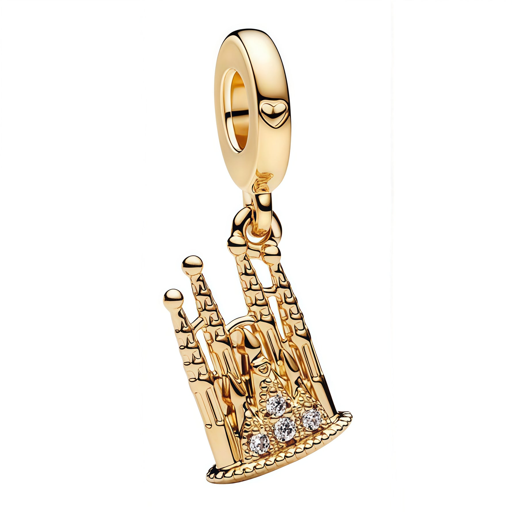 Apporte une touche d’évasion et de raffinement à ton bracelet avec ce charm inspiré de la Sagrada Família dorée. Son design élégant évoque l’architecture emblématique de Barcelone, la richesse des détails et l’esprit du voyage, tout en ajoutant une note lumineuse et sophistiquée à ta collection. Un bijou symbolique et original, parfait pour les amoureux de Barcelone et des monuments d’exception.

Caractéristiques :

-&nbsp;Matière : Argent 925 doré.
-&nbsp;Design : Sagrada Família dorée avec finition brilla