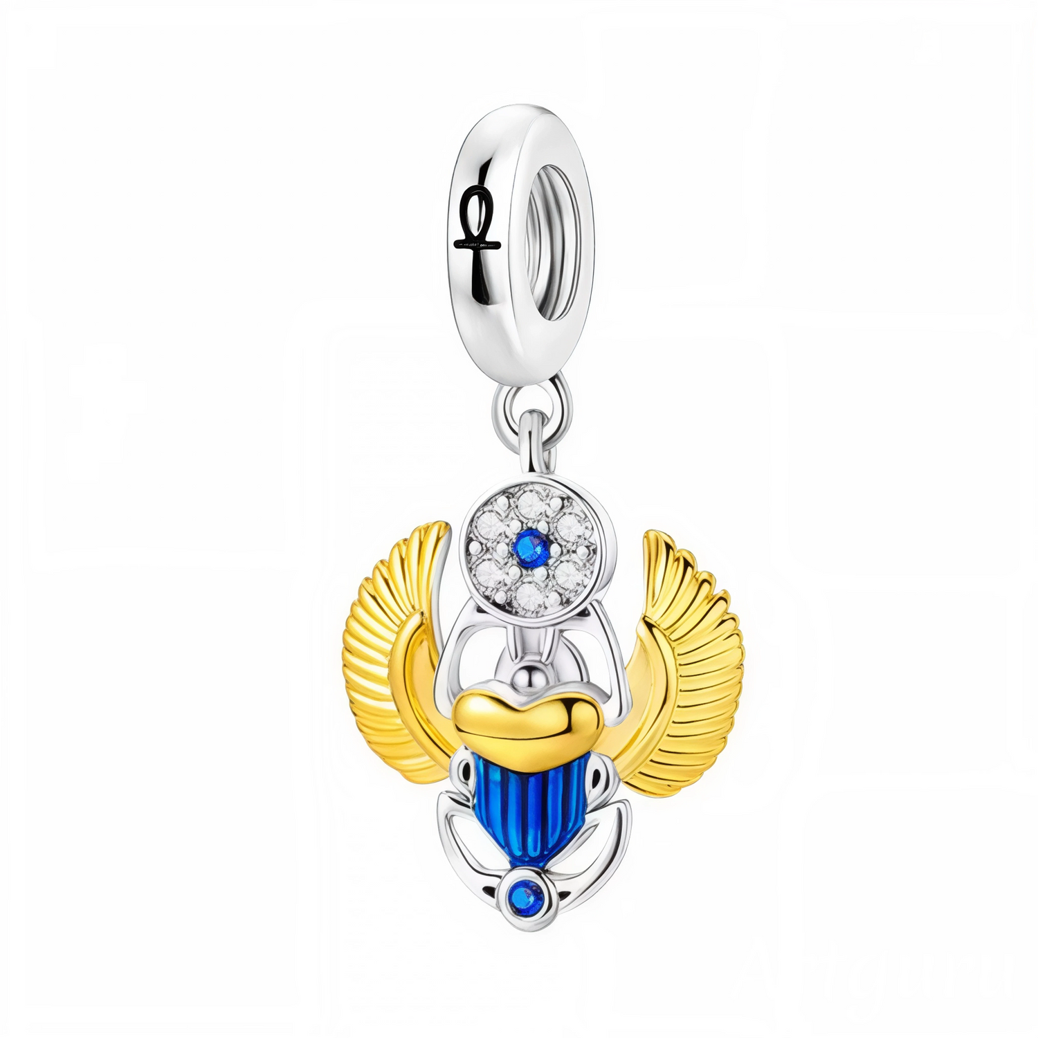 Apportez une touche mystique et historique à votre collection avec ce charm représentant un scarabée égyptien. Symbole de renaissance et de protection dans l’Égypte antique, ce bijou en argent 925 célèbre l’élégance et le mystère des anciennes civilisations. Parfait pour les amateurs d’histoire, de mythologie ou de bijoux au design unique, ce charm est un hommage intemporel à l’art et à la culture égyptienne.