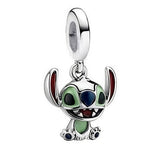 Apporte une touche tendre et colorée à ton bracelet avec ce charm pendentif Stitch argent et vert. Inspiré de l’univers Disney, ce bijou en argent 925 met en valeur Stitch avec des détails verts qui soulignent son côté espiègle et attachant. Un charm original et plein de personnalité, parfait pour les fans de Lilo et Stitch.

Caractéristiques :

- Matière : Argent 925.
- Design : Stitch argent et vert en pendentif avec finitions soignées.
- Dimensions : Taille délicate et confortable à porter.
- Style : Bij