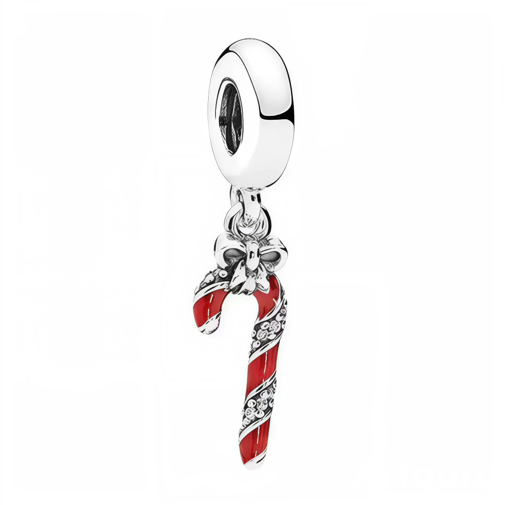 Ce charm capture l’esprit de Noël avec une canne en émail rouge profond spiralée d’incrustations claires qui scintillent à chaque mouvement. Un délicat nœud argent souligne le sommet, tandis que la bélière lisse assure une chute élégante sur le bracelet. Parfait pour un thème fêtes, cocooning ou marché de Noël, il apporte couleur, brillance et nostalgie sucrée.