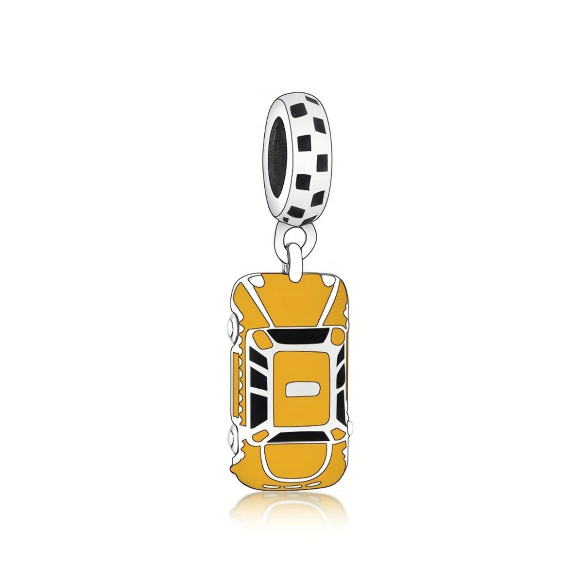 Le Charm Pendentif Taxi est un clin d'œil au célèbre taxi jaune de Phoebe dans Friends. Ce charm est parfait pour les fans de la série qui souhaitent se rappeler des trajets amusants et des moments mémorables de la bande dans New York. Avec des détails soignés, ce pendentif évoque l’esprit excentrique de Phoebe et son amour pour ce taxi emblématique.