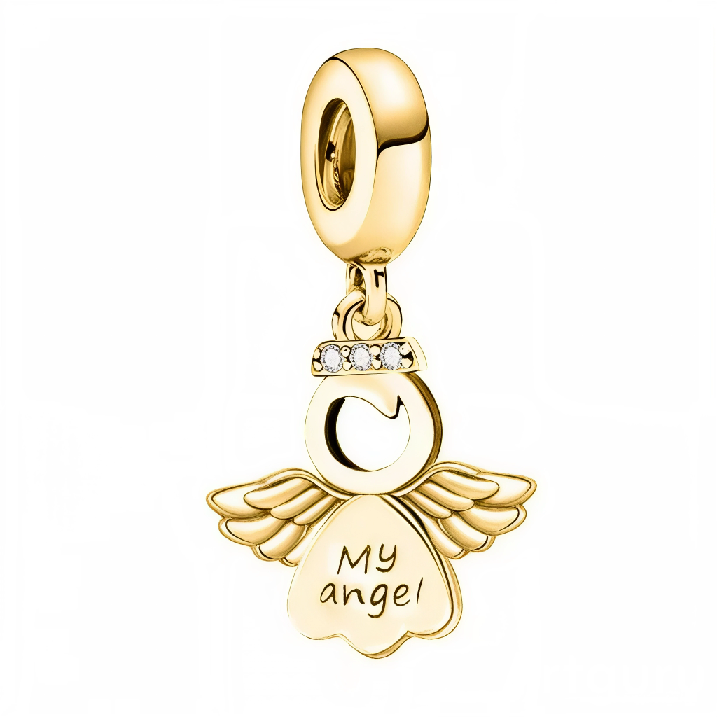 Ce charm pendentif en argent 925 (S925) représente un ange gardien doré ailé gracieux, halo subtil, ailes déployées protectrices, gravé élégamment "My Angel" cursif fin. Il symbolise protection céleste, amour angélique personnel et guidance divine tendre.

Caractéristiques :

Matière : Argent 925 (S925) avec gravure "My Angel".
Design : Silhouette ange profilée délicate, ailes plumes ciselées, halo strass discret.
Compatibilité : Compatible avec les bracelets à charms standards (type Pandora, etc.) et chaîn