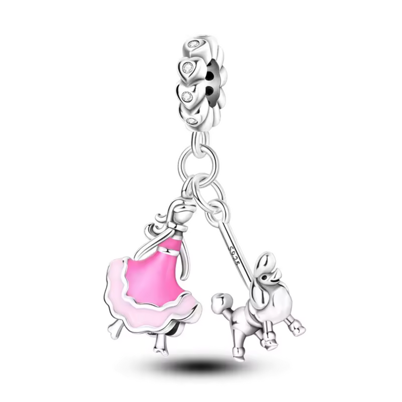 Ce charm pendentif en argent 925 (S925) représente Barbie glamour tenant son célèbre caniche frisé au ruban, clin d’œil aux poupées vintage. Il symbolise féminité pétillante, amitié fidèle et univers rose iconique.

Caractéristiques :

Matière : Argent 925 (S925) poli avec émail rose brillant, détails cheveux Barbie ciselés.
Design : Barbie miniature, caniche debout pattes bouclées.
Compatibilité : Compatible avec les bracelets à charms standards (type Pandora, etc.) et chaînes fines.