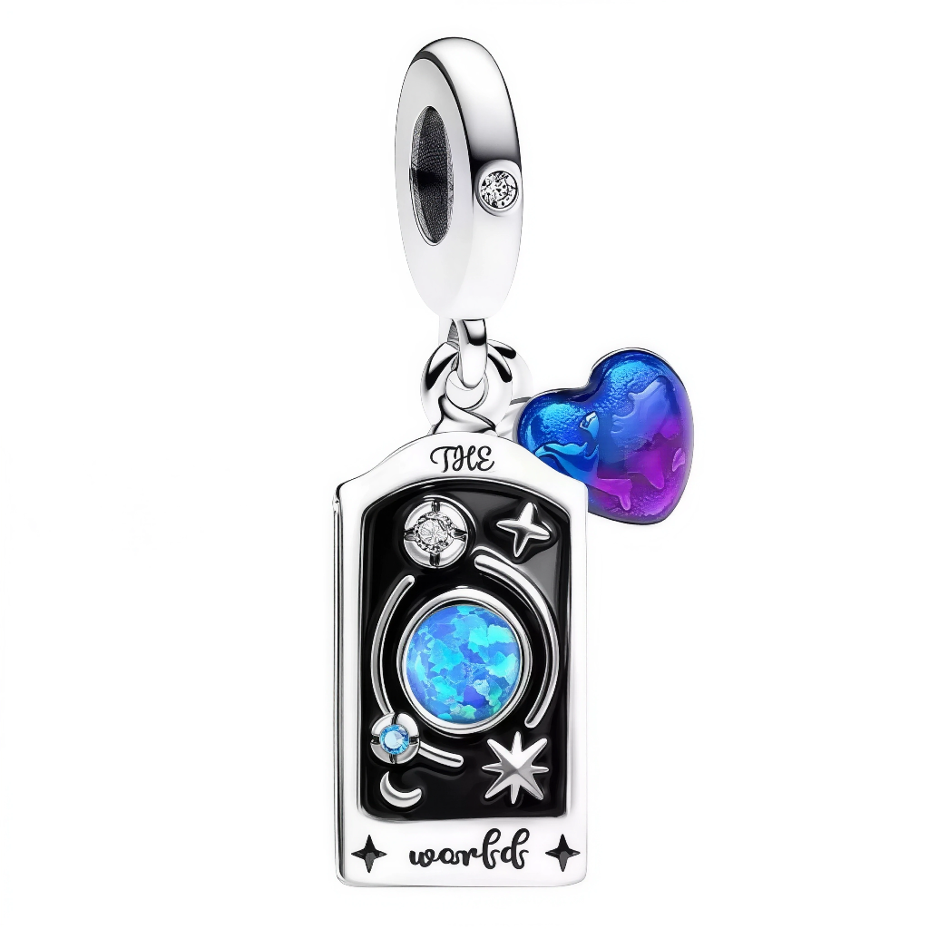 Ce charm pendentif en argent 925 (S925) reproduit la carte du Monde du Tarot. Elle symbolise accomplissement total, cycle achevé, unité cosmique et succès intégral matériel-spirituel.

Caractéristiques :

Matière : Argent 925 (S925) cercle.
Design : carte du Monde du Tarot.
Compatibilité : Compatible avec les bracelets à charms standards (type Pandora, etc.) et chaînes fines.