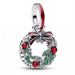 Apportez une touche festive et élégante à votre collection avec ce charm pendentif en Argent 925 (S925), représentant une couronne de Noël richement détaillée. Un bijou parfait pour sublimer vos bracelets ou colliers et célébrer la magie des fêtes.

Caractéristiques
– Matière : Argent 925 (S925).
– Design : Couronne de Noël finement travaillée.
– Coloris : Argenté brillant.
– Compatibilité : Convient aux bracelets à charms type Pandora et colliers.
– Style : Festif, élégant et traditionnel.