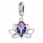 Charm en Argent 925 en forme de fleur de lotus, avec des détails violets et argentés pour une touche élégante et raffinée.

Caractéristiques
– Argent 925
– Forme : Fleur de lotus
– Couleurs : Violet et argenté
– Style : Élégant et raffiné