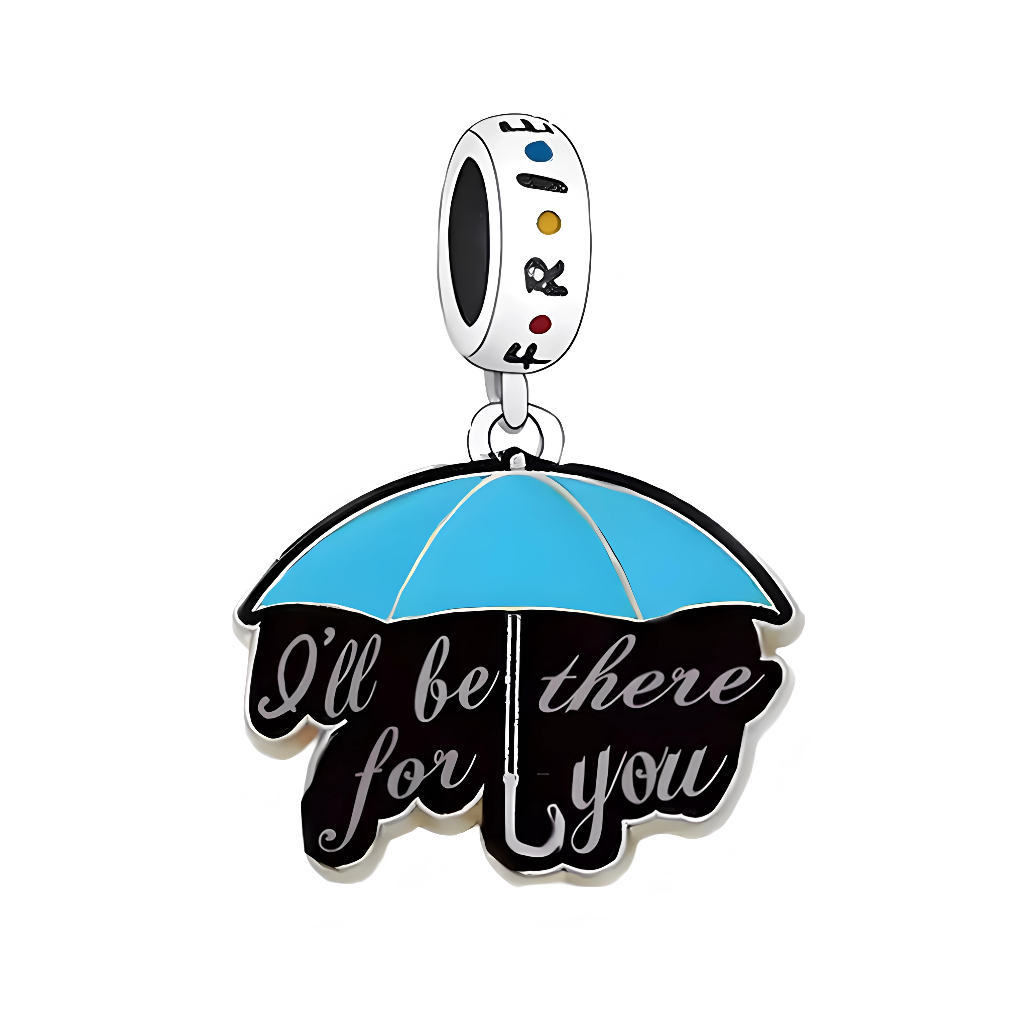 Ce charm pendentif émotionnel rend hommage à la série culte Friends avec un grand parapluie bleu enamel brillant, sous lequel s’inscrit la phrase iconique “I’ll Be There For You” en lettres élégantes noires stylisées, rappelant le générique et l’amitié indéfectible des six héros. L’anneau supérieur style Pandora en blanc avec lettres “F R I E N D S” et points colorés permet une fixation parfaite et un effet dangle joyeux. Sculpté en argent sterling poinçonné « S925 », il capture l’essence pluvieuse et récon