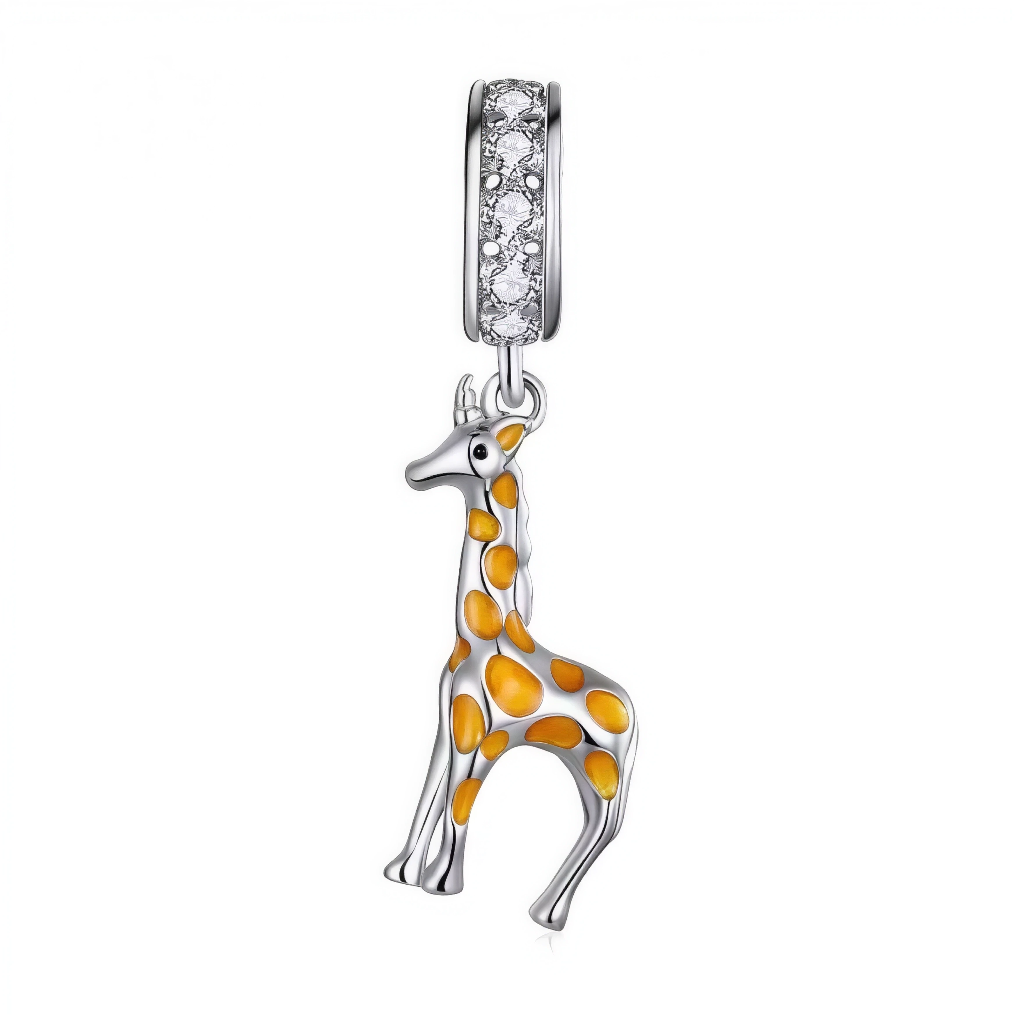 Ce charm pendentif capture la grâce élancée d’une girafe en argent sterling, ornée d’un émail orange aux motifs de taches réalistes qui soulignent son pelage iconique et exotique. Son long cou courbé, ses pattes fines et son museau expressif lui donnent une allure joyeuse et curieuse, comme si elle explorait les savanes africaines depuis votre poignet. L’anneau supérieur pavé de pierres claires ajoute un éclat subtil, parfait pour un bijou safari chic et naturel.