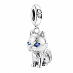 Ce charm pendentif en argent 925 (S925) illustre un loup gris farouche au regard perçant bleu glacier intense, museau levé hurlement mystique sous lune. Il symbolise force sauvage, sagesse intuitive et esprit gardien lunaire.

Caractéristiques :

Matière : Argent 925 (S925) texturé fourrure avec strass bleu saphir yeux hypnotiques.
Design : Museau détaillé crocs subtils, oreilles dressées alertes, posture alpha dominante.
Compatibilité : Compatible avec les bracelets à charms standards (type Pandora, etc.) 