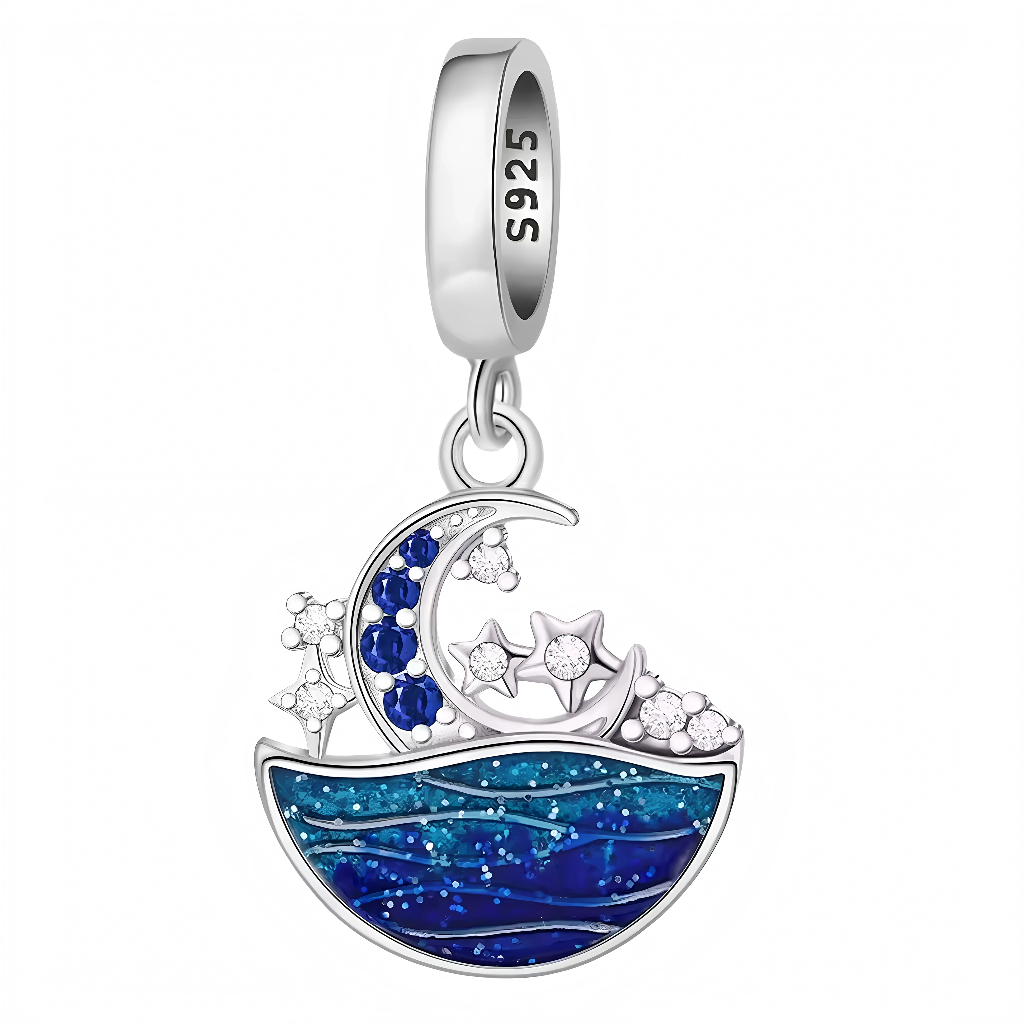 Ce charm demi-lune en argent 925 dépeint croissant lune étoiles zircons bleues, base bleue nuit ondeuse pailletée. Symbole mystère onirique sérénité nocturne.

Caractéristiques

Matière : Argent 925 émail bleu zircone.
Design : Forme courbe cosmique vagues scintillantes.
Compatibilité : Bracelets colliers thèmes célestes zen.