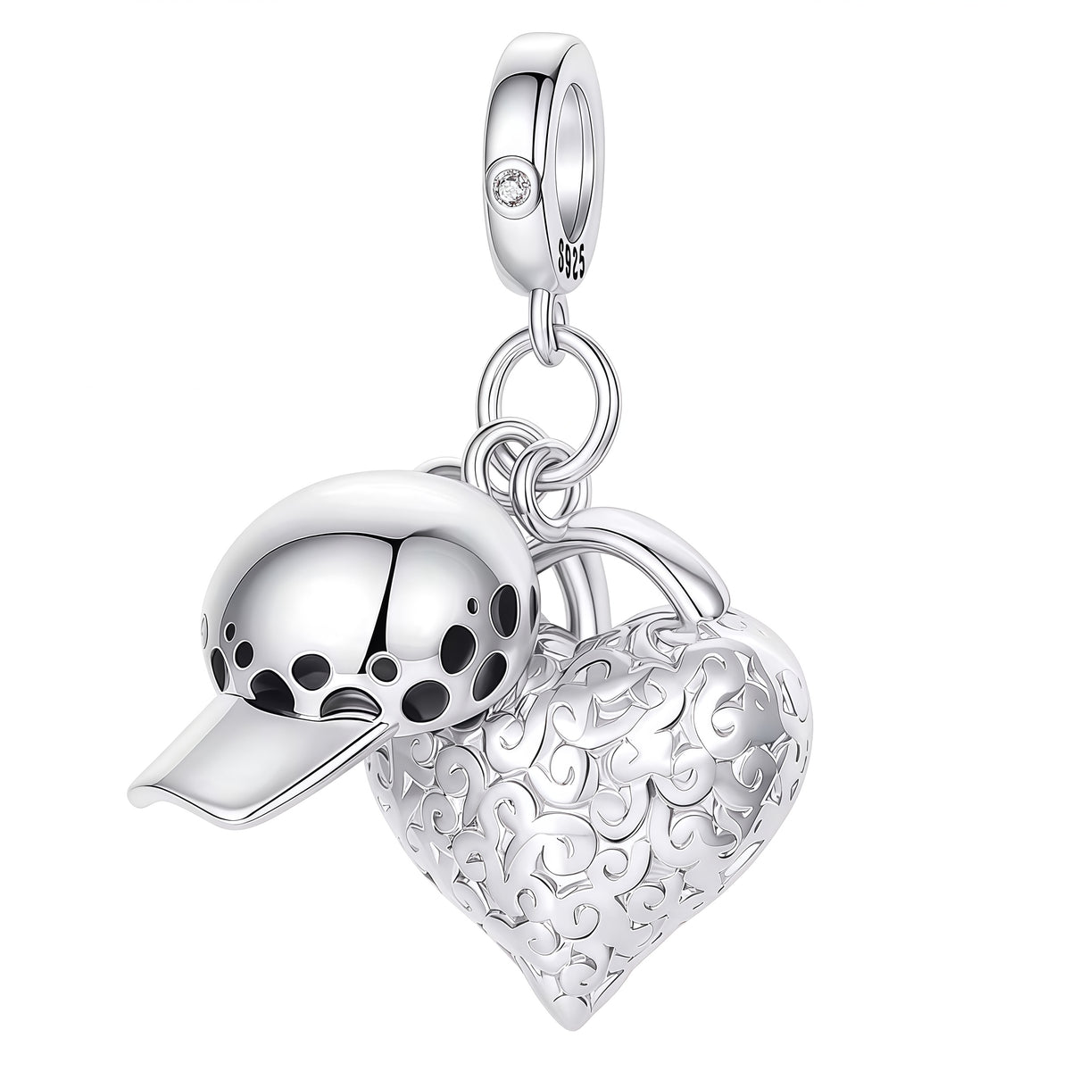 Charm pendentif inspiré de l’univers de One Piece, avec un motif représentant une casquette ornée de détails noirs, accompagnée d’un cœur argenté décoré de motifs en spirale. Finement travaillé en argent 925 avec des détails brillants, ce modèle offre un rendu original et élégant pour les passionnés de la série.

Caractéristiques :
Matière : Argent 925 avec détails noirs et brillants.
Design : Casquette décorée et cœur argenté à motifs spiralés.
Style : Manga, élégant, original et collector.
Symbolique : Av