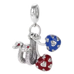 Charm pendentif inspiré de l’univers de One Piece, avec un motif représentant deux serpents argentés aux yeux rouges, accompagnés de deux fruits du démon colorés en bleu et en rouge avec des motifs en spirale. Finement travaillé en argent 925 avec des détails colorés et brillants, ce modèle offre un rendu original et reconnaissable pour les passionnés de la série.

Caractéristiques :
Matière : Argent 925 avec détails bleus, rouges et brillants.
Design : Deux serpents argentés, yeux rouges et fruits du démon