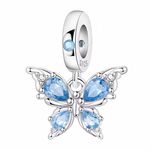 Ce charm pendentif en argent 925 (S925) capture papillon aux ailes bleu ciel translucides motifs délicats et antennes graciles. Il symbolise sérénité, transformation douce et légèreté céleste.

Caractéristiques

Matière : Argent 925 (S925) avec émail bleu clair irisé et zircons fins.
Design : Ailes ajourées surdimensionnées, corps fin ciselé, motifs organiques inspirés d’un papillon printanier apaisant.
Compatibilité : Compatible avec les bracelets à charms standards (type Pandora, etc.) et la plupart des c